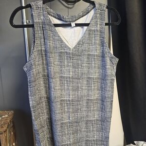 BYTAVI Monochrome Textured Tank Top